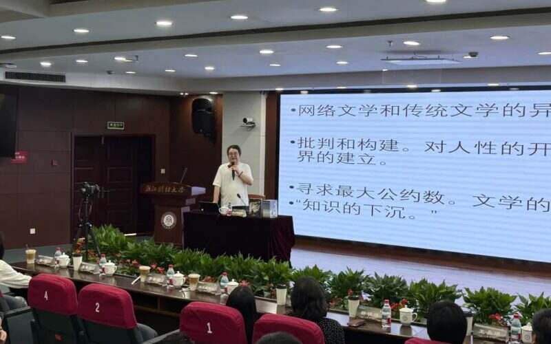 文学的“拔河”—— 网络作家烽火戏诸侯走进浙财大畅谈网络文学的坚守和突围