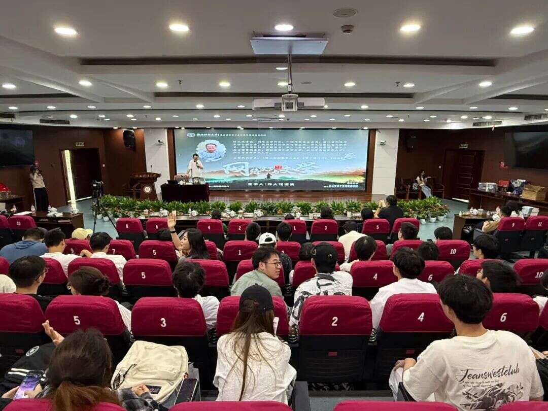 文学的“拔河”—— 网络作家烽火戏诸侯走进浙财大畅谈网络文学的坚守和突围-落魄山